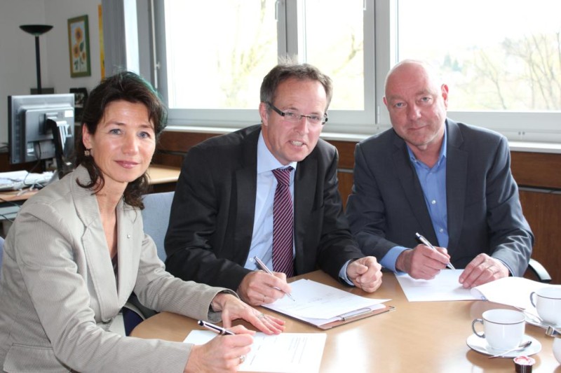 Bezirksregierung Detmold, der Stiftungsbereich Schulen der v. Bodelschwinghschen Stiftungen Bethel und der BFI e.V. unterschreiben Kooperationsvereinbarung